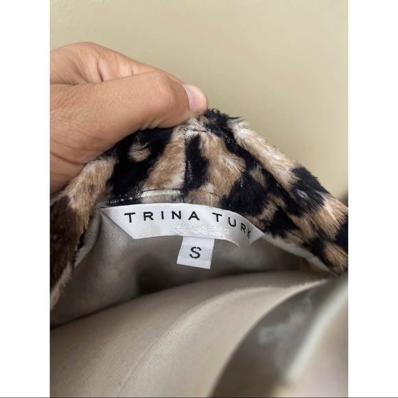 Trina Turk Faux Leopard Roll-Neck 1/2-Sleeve Top sz S - Picture 4 of 5